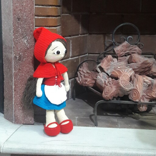 عروسک بافتنی دختر شنل قرمزی با لباس قابل تعویض