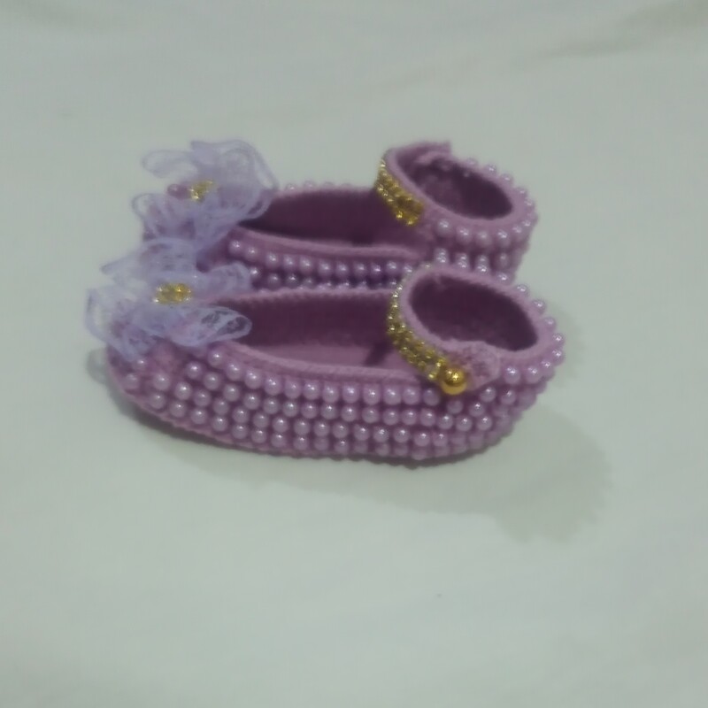 کفش نوزادی ارسال رایگان  بافته شده با مروارید و کاموا  مناسب کودکان یک ساله