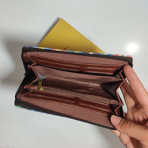 کیف پول زنانه ماتریس مدل تک زیپ  2 (طرح سنتی با جنس ابریشم گونه و چرم مصنوعی )
