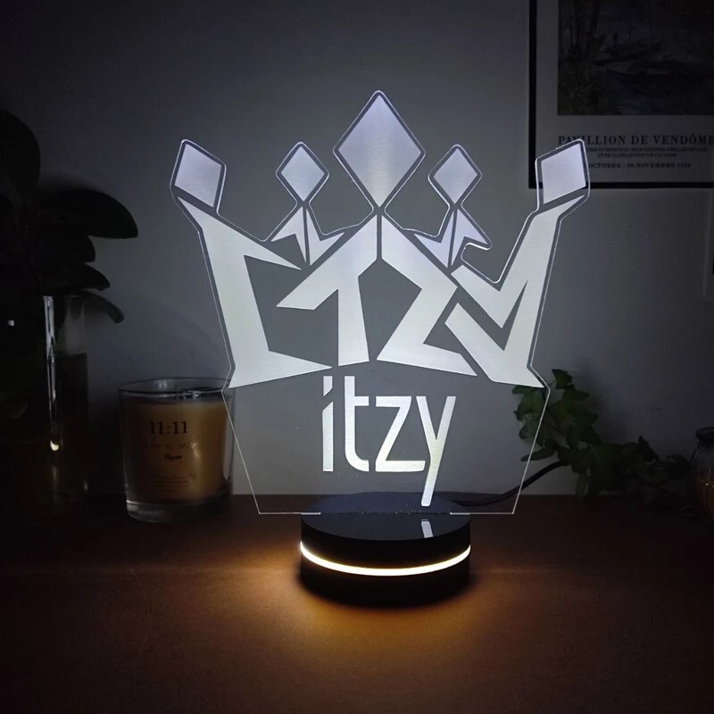 چراغ خواب مدل گروه ایتزی itzy کد 3D-609 سان لیزر  - LED کم مصرف 