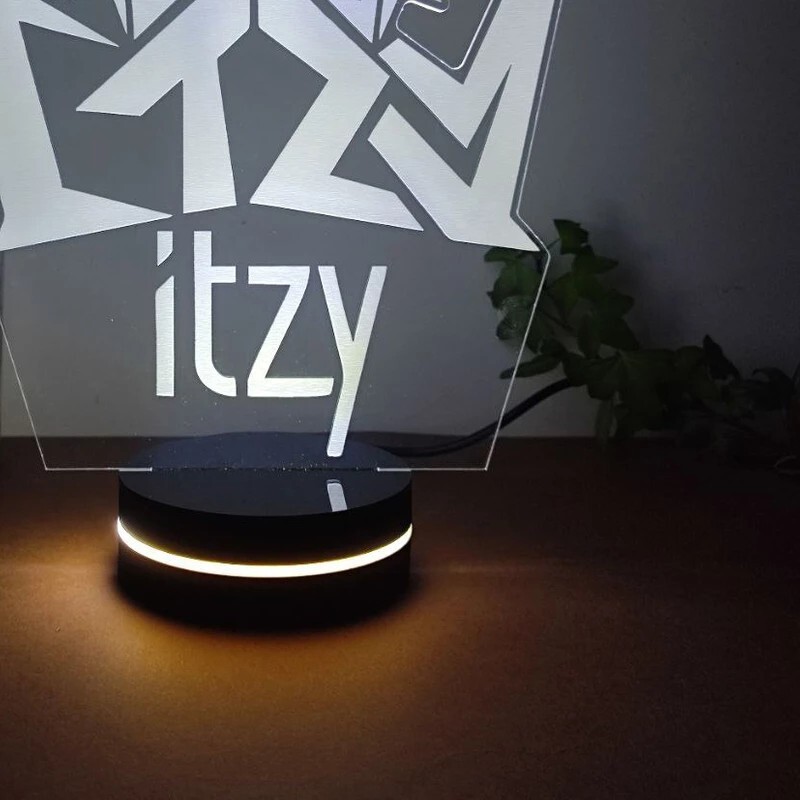 چراغ خواب مدل گروه ایتزی itzy کد 3D-609 سان لیزر  - LED کم مصرف 