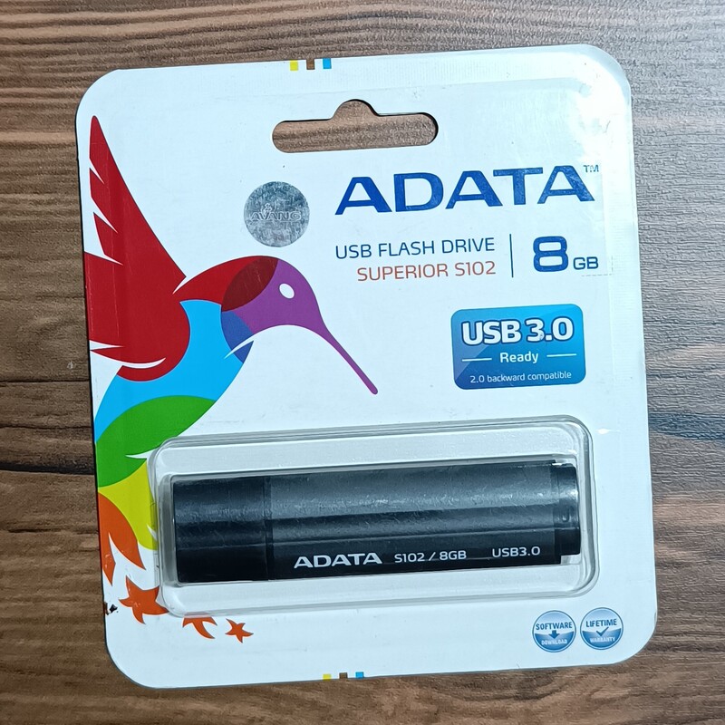 فلش USB3 (یو اس بی 3) ADATA   مشکی  8گیگ گارانتی مادام العمر