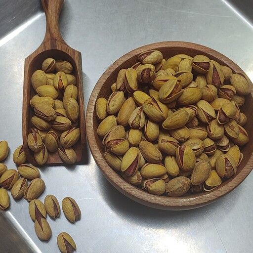 پسته احمدآقایی زعفرانی(300 گرم خالص)