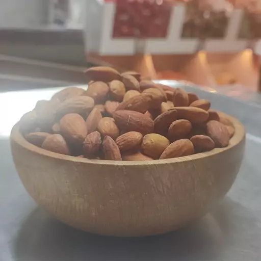 مغز بادام درختی لیمویی زعفرانی(500 گرم خالص)