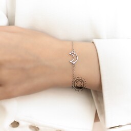 دستبند ظریف و دخترانه ماه نقره ای(استیل و رنگ ثابت)