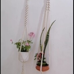 آویز  گلدان دو طبقه مکرومه زرین بافت رنگ سفید ارتفاع 150سانتی متر 