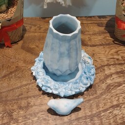 ست سنگ مصنوعی گلدان سفید آبی شامل گلدان خمره ای و زیرگلدانی رز و پرنده
