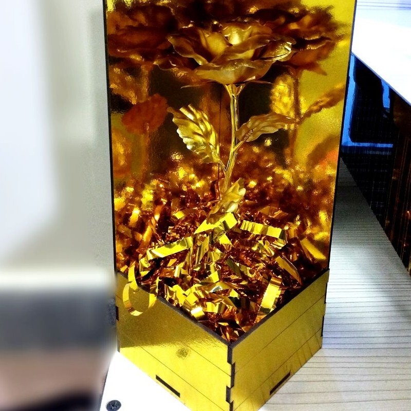 باکس چوبی گل رز رنگ طلایی 33 سانتی