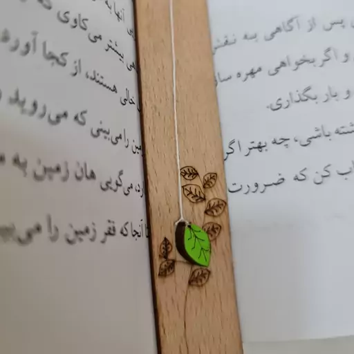 نشانک چوبی ساده. نشان کتاب و بوکمارک