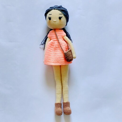 عروسک  دستبافت  کاموایی دختر اندامی قد حدودا 36 cm  