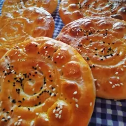 کلوچه فومن خانگی داغ وتازه 5عددی  گیلان.رشت