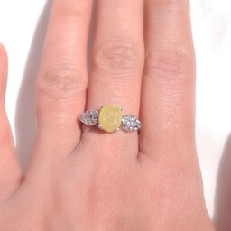 انگشتر  نقره زنانه یاقوت زرد سنگ معدنی  و جواهری قابزرگ