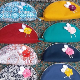 کیف لوازم آرایشی و جامدادی پارچه ای با گلهای زیبای روبانی