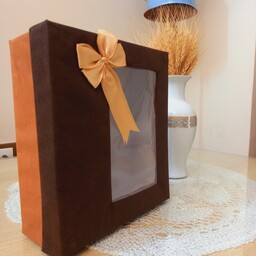 جعبه هدیه و باکس کادو طلق  ولنتاین و تولد و سالگرد ازدواج پاپیون دار مستطیل رنگ قهوه ای اندازه حدود 20 در 23 در 7 سانت