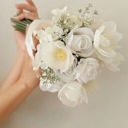 دسته گل مگنولیا و رز سفید ظریف و لطیف 