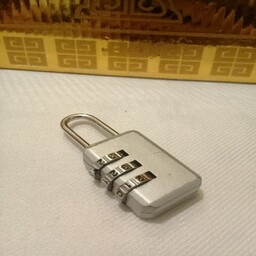 قفل آویز  نقلی رمزدار فلزی مناسب کمدهای کوچک و دفترخاطرات با مقاومت بالا و با تضمین باز شدن فقط روی رمز و رمز سه رقمی 