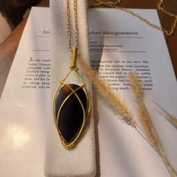 گردنبندسنگ عقیق سیاه اشکی اصل طبیعی با مفتول برنج به هنراه زنجیر لستیل طلایی