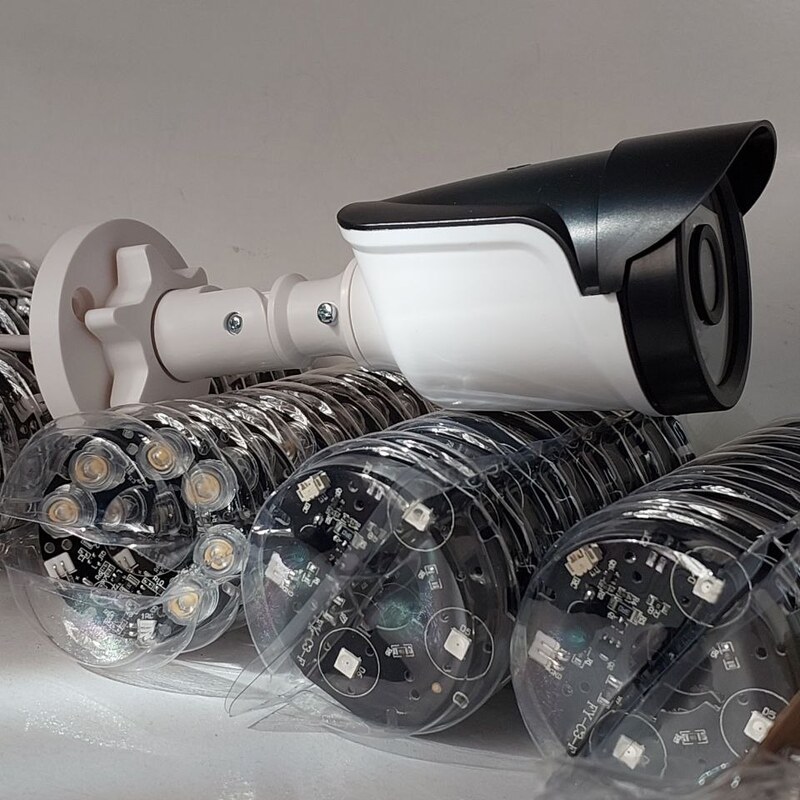 دوربین بالت AHD دو مگاپیکسل با بدنه پلاستیکی  و 20 متر قدرت دید در شب