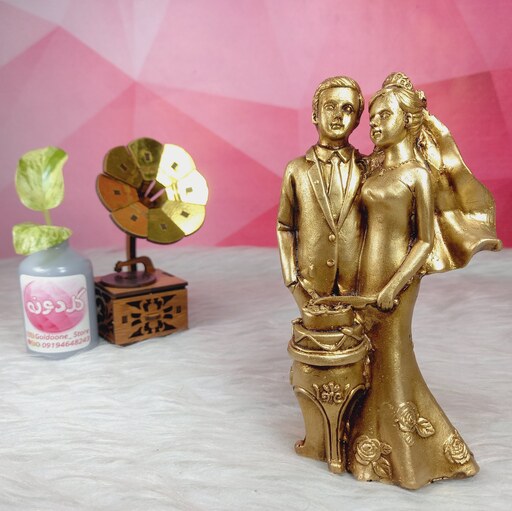 مجسمه عروس داماد طلایی کد22- مجسمه دونفره- دکوری عاشقانه - مجسمه عشق - دکوری عاشقانه دختر و پسر - مجسمه زن و مرد-گلدونه