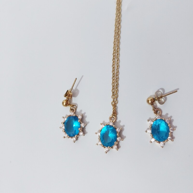 ست گردنبند و گوشواره سواروسکی جواهری رنگ آبی زنجیر استیل رنگ ثابت طلایی