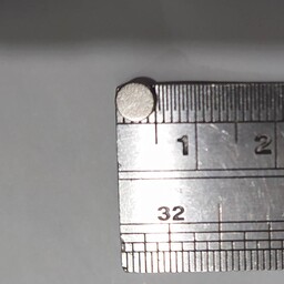 آهنربا دیسکی نئودیمیوم سایز 5 میل  در 2 میل جنس روی یا زینک  هر بسته شامل 5 عدد