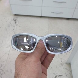 عینک آفتابی بالینسیاگا با فریم نقره ای و دسته پهن 