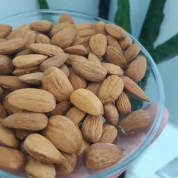 مغز بادام درختی شیرین خام درجه یک 200گرمی 