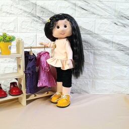 عروسک مهربان دختر فشن لباس تم گلبهی با کفش زرد چرم