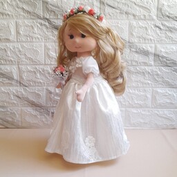 عروسک عروس لباس کار شده کفش سفید تمام چرم با گوشواره