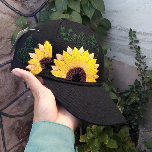 کلاه گلدوزی شده با دست 