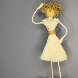 عروسک مکرومه مدل دختر مو فرفری ایستاده 30 سانتی