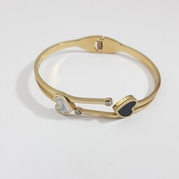 دستبند استیل مدل النگویی طرح دو قلب و نگین ریز طلایی رنگ ثابت