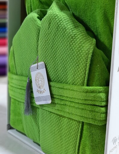 حوله ی تن پوش برند ورساچ  طرح بیپ اسپورت رنگ سبز سایز 125(  لارج) با آبگیری عالی 