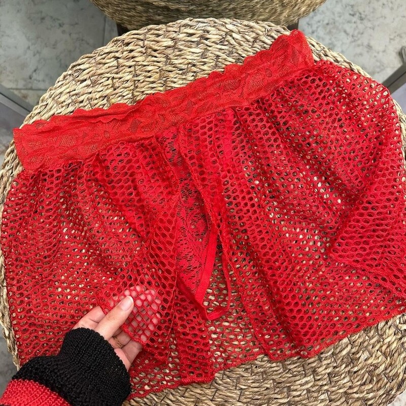 شورت زنانه دامنی دو رنگ مشکی و قرمز گیپور خاص زیر قیمت بازار کیفیت عالی در گالری آنینازپوش 