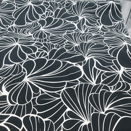 پارچه ملحفه ایی طرح مینیاتوری زمینه مشکی گل های سفید عرض 240 