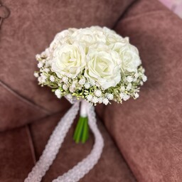 دسته گل عروس مصنوعی اقتصادی با گلهای رز نباتی و ژیپسوفیلا 
