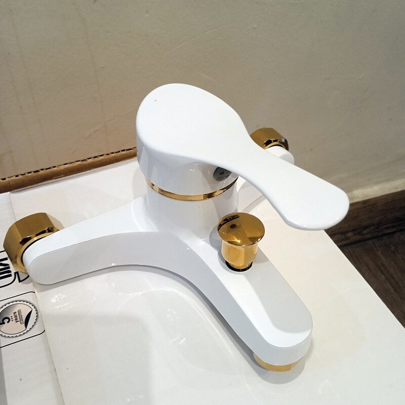 علم دوش حمام لاوان همراه با شیر حمام لاله رنگ سفید طلایی شیرالات برند اندیکا