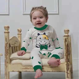 ست بلوز ( تیشرت ) و شلوار نوزادی مدل گاو خندان جنس نخی یقه دکمه دار سه رنگ خردلی سبز سرمه ای مناسب دختر و پسر 