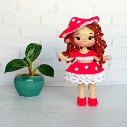 عروسک دختر بافتنی با لباس قارچ 