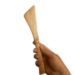 کفگیر چوبی دستساز مناسب سرخ کردن و تفت دادن و هم زدن