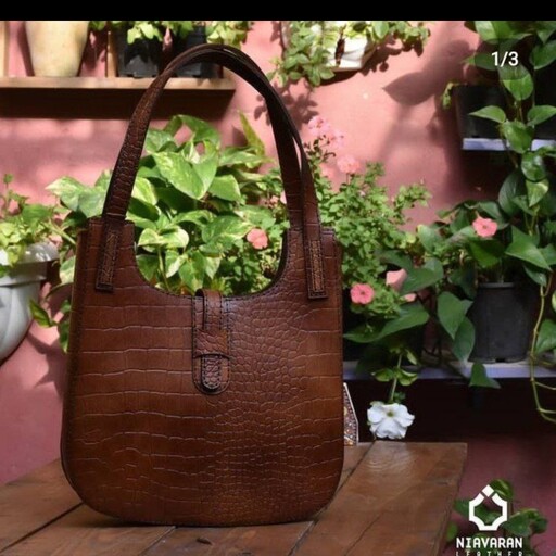 کیف دوشی زنانه دوخته شده با چرم طبیعی بزی 