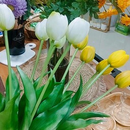 گل لاله ،  لاتکس ، وارداتی ، بسیار باکیفیت هست و بسیار زیبا و قشنگ ،قابل شستشو ، بدون تغییر رنگ ، در دو رنگ سفید و زرد  