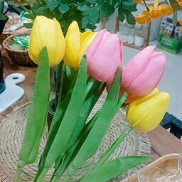 گل لاله فومی مصنوعی   بسیار با کیفیت و وارداتی ، قابل شستشو ، پرطرفدار و زیبا  ، موجود در دو رنگ صورتی و زرد مشابه طبیعی