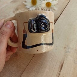 ماگ دست ساز برجسته طرح دوربین عکاسی