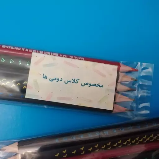 بسته 5 عددی مداد  مخصوص کلاس دومی ها 4 عدد مداد مشکی (بدنه سه گوش) وک و یک عدد مداد قرمز بدنه سه گوش وک 