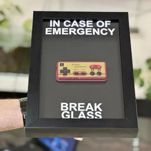 تابلو دکوراتیو فانتزی نوستالژی Emergency box مدل دسته آتاری سایز A4