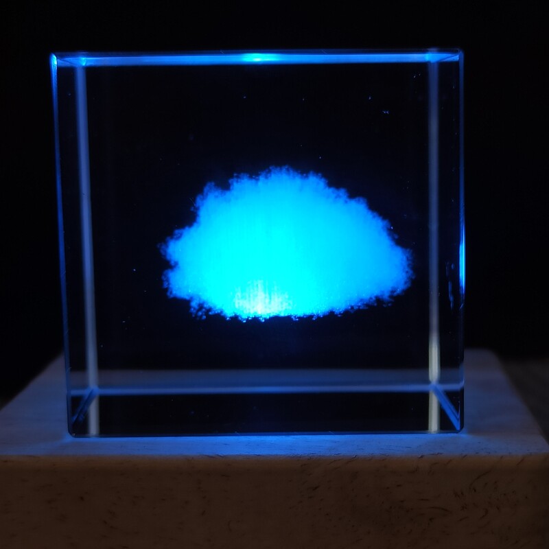 چراغ خواب کریستالی طرح ابر  با نور هفت رنگ و پایه ی چوبی قابل اتصال به برق 