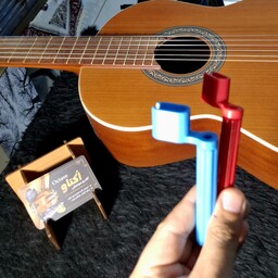 هندل گیتار پلاستیکی در دو رنگ 