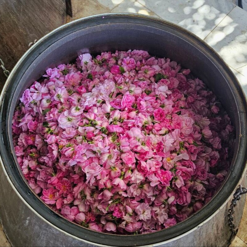 2لیتر گلاب سفارشی با کیفیت 27 محصولی از قمصر کاشان سنتی تولید خانگی
