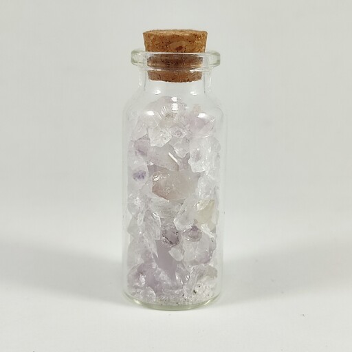 بطری 30 گرمی شیشه ای حاوی سنگ طبیعی آمیتیست تراش نخورده 